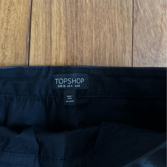 Topshop • Faux Leather Mini Skirt - With Pockets! - Picture 2 of 2